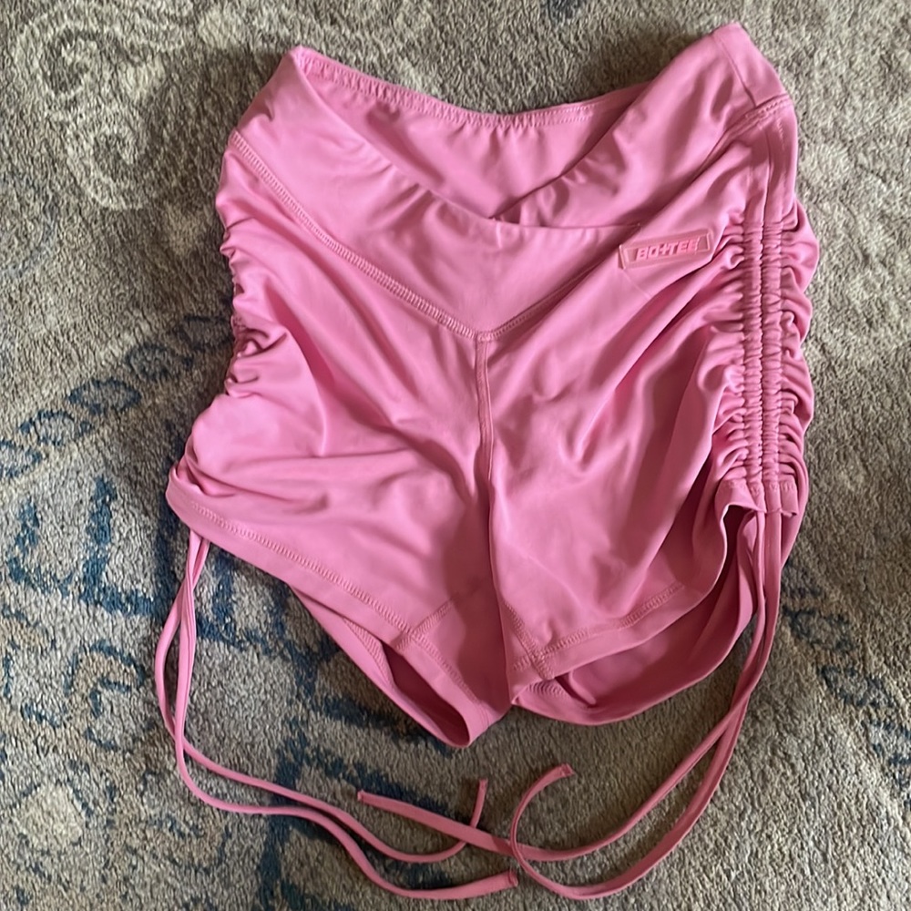Bo&Tee Pink Scrunch Shorts